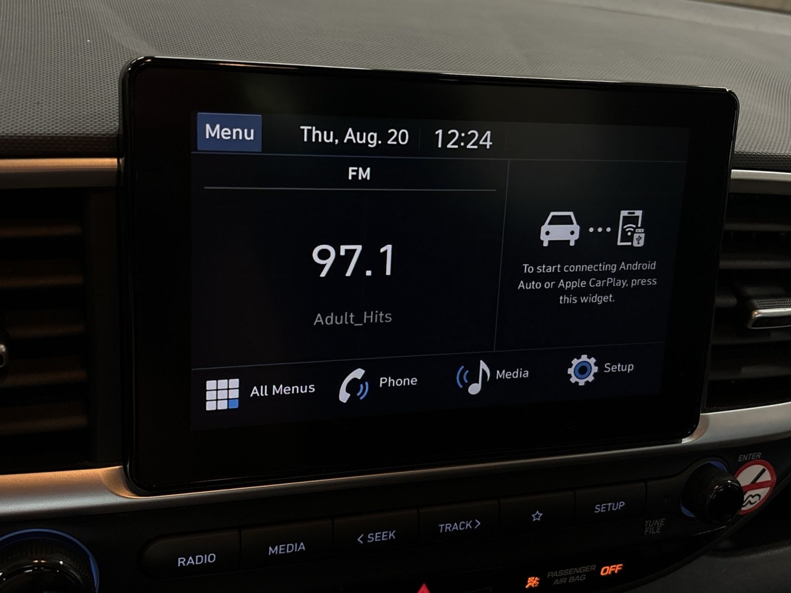 Certified 2025 Hyundai Venue SEL FWD image 20
