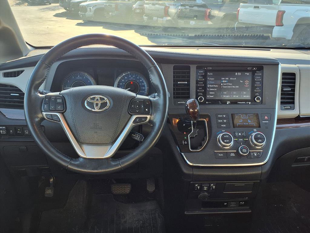 Used 2018 Toyota Sienna Limited Premium w/ Carpet Mat Package image 5