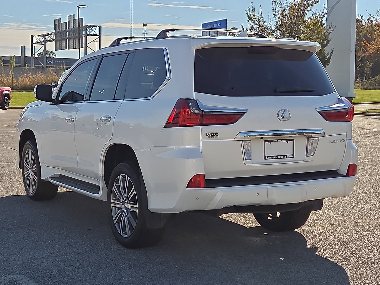 Used 2017 Lexus LX 570 4WD w/ Luxury Package image 4