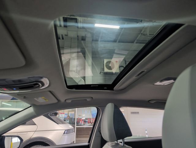 Certified 2025 Hyundai Elantra Limited image 7