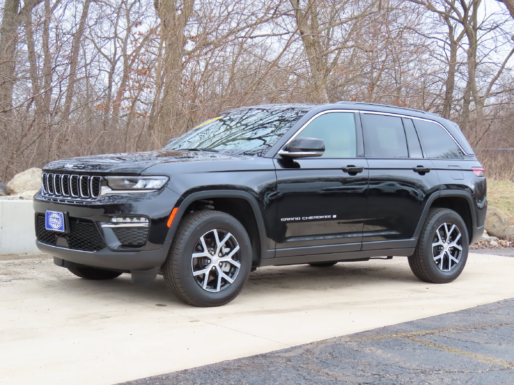 Used 2025 Jeep Grand Cherokee Limited AWD/4WD image 22