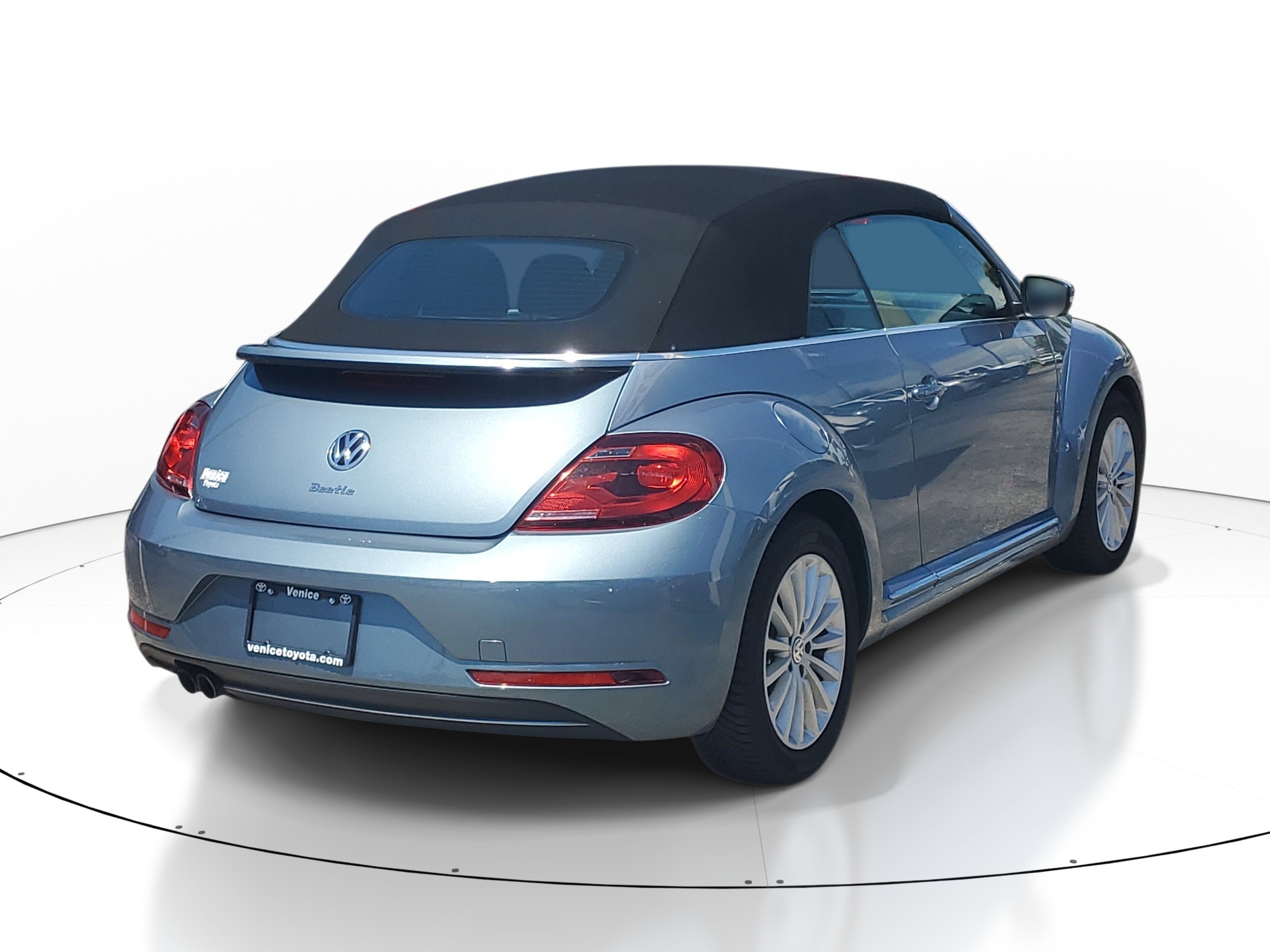 Used 2019 Volkswagen Beetle 2.0T SE FWD image 6