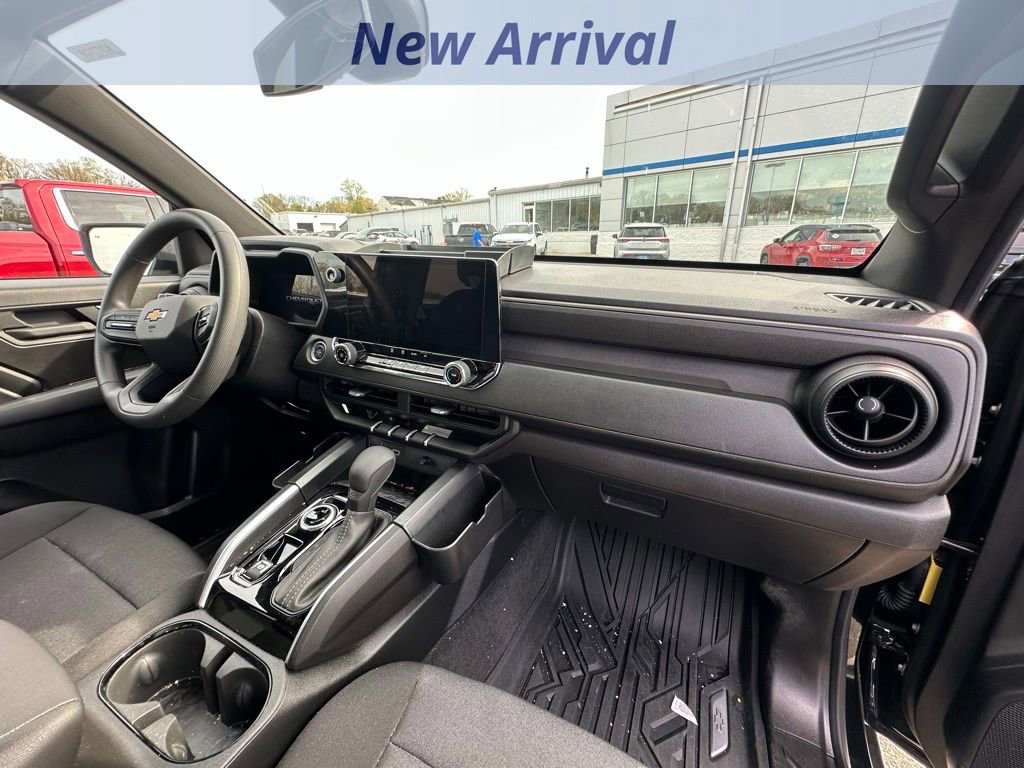 Used 2026 Chevrolet Colorado W/T image 4