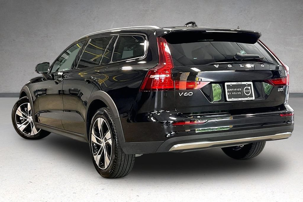 Certified 2025 Volvo V60 B5 Cross Country Plus AWD/4WD image 4