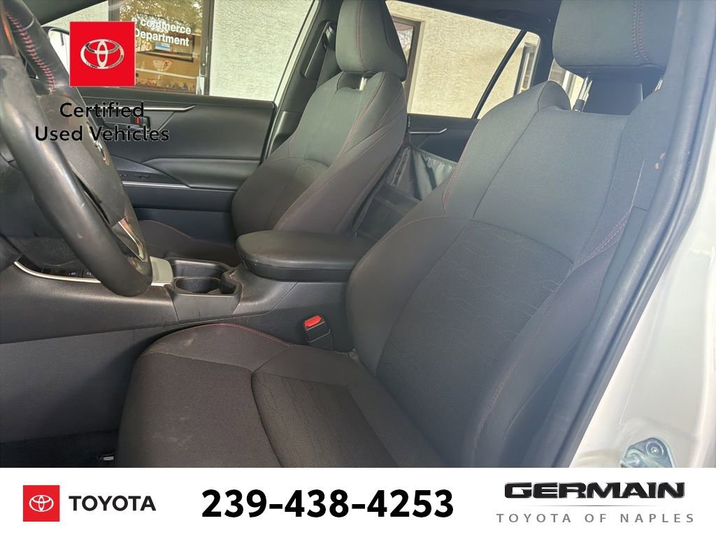 Used 2021 Toyota RAV4 SE w/ Weather & Moonroof Package AWD/4WD image 10