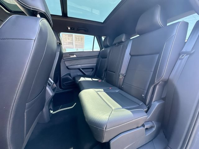 Used 2022 Volkswagen Atlas Cross Sport SEL R-Line AWD/4WD image 25