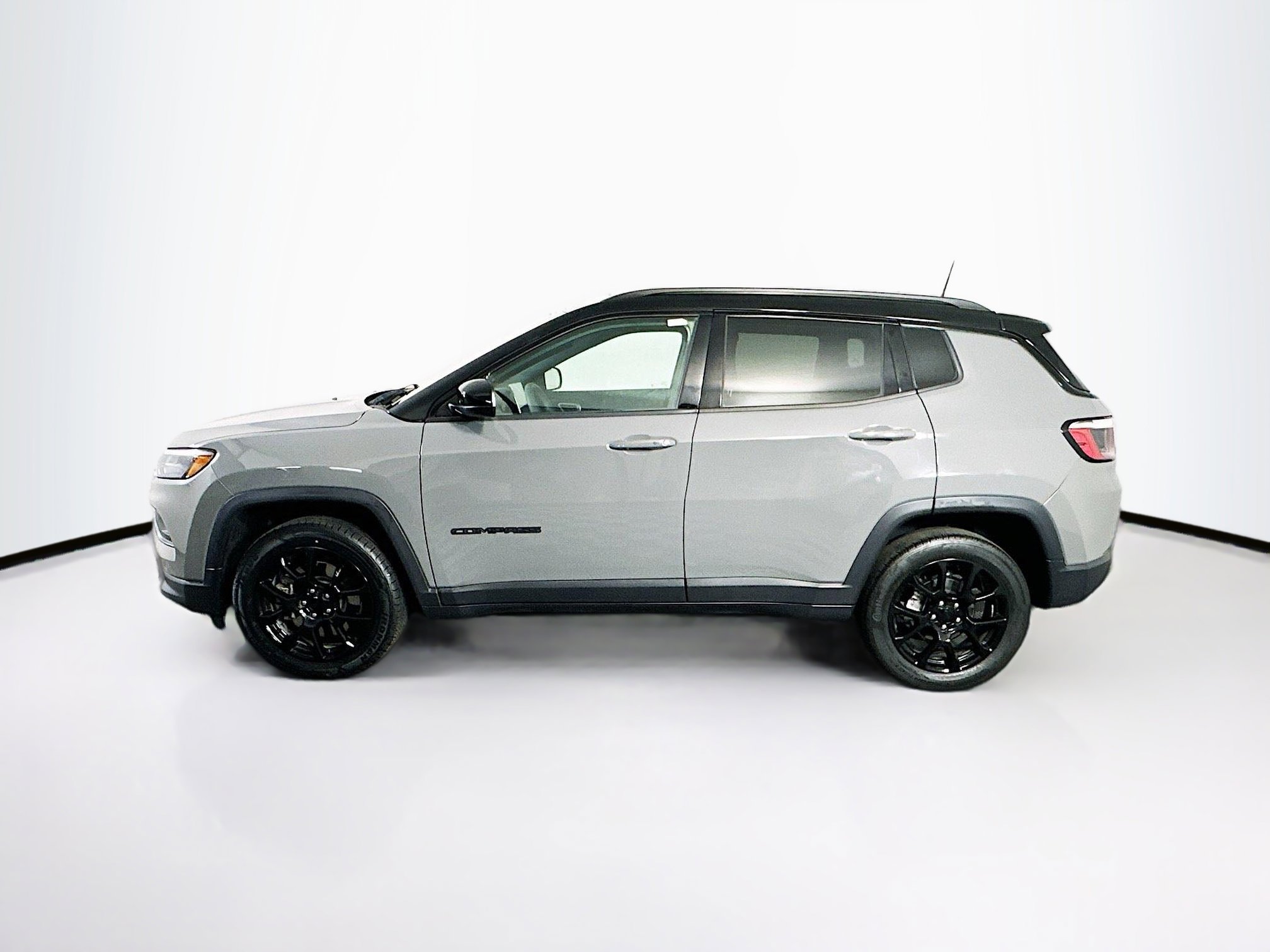 Used 2023 Jeep Compass Latitude AWD/4WD image 4