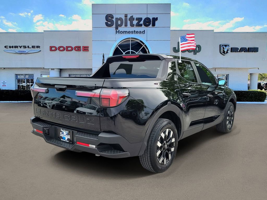 Used 2025 Hyundai Santa Cruz SE FWD image 2