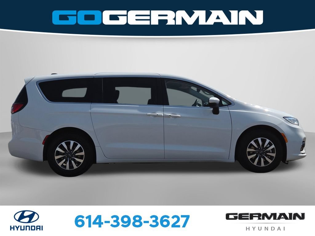 Used 2023 Chrysler Pacifica Touring-L FWD image 7