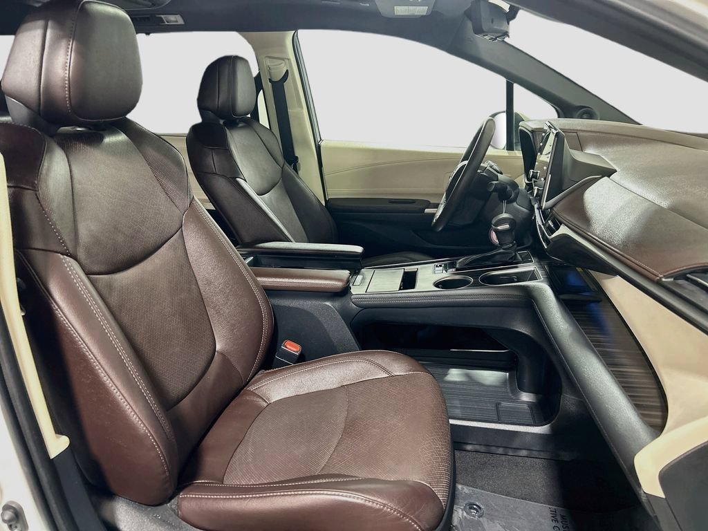 Used 2021 Toyota Sienna Platinum FWD image 30
