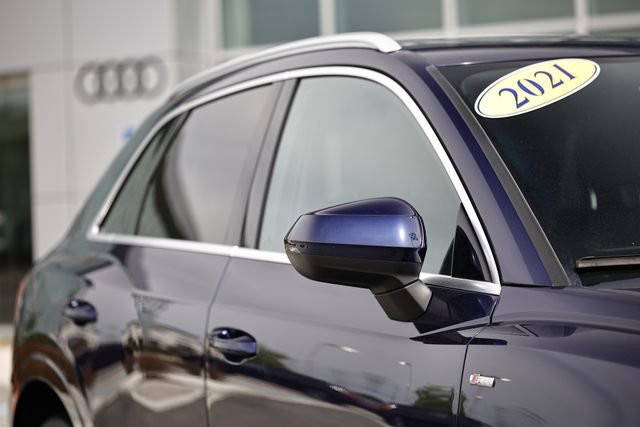 Used 2021 Audi Q3 2.0T Premium w/ Convenience Package AWD/4WD image 3