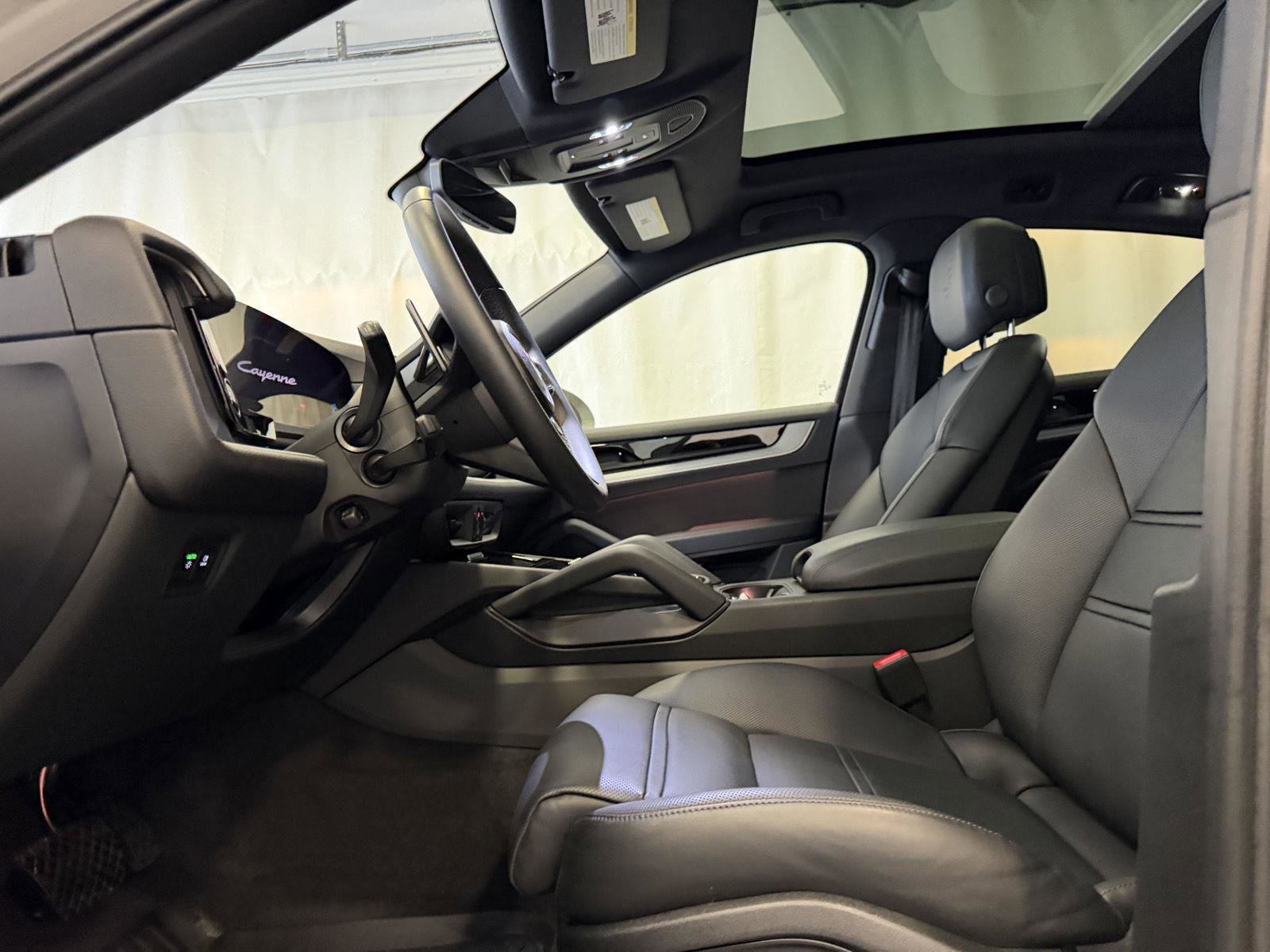 Certified 2025 Porsche Cayenne Coupe image 5