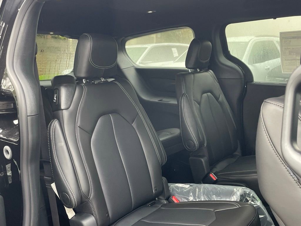 New 2026 Chrysler Pacifica Select FWD image 19