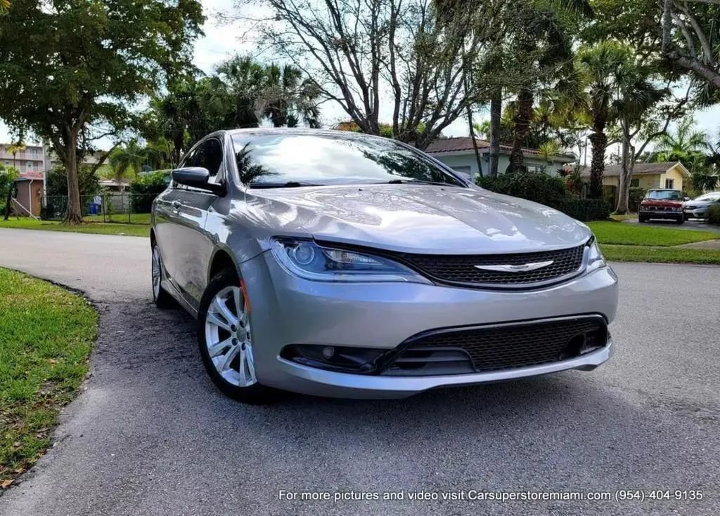 Used 2015 Chrysler 200 S FWD image 11