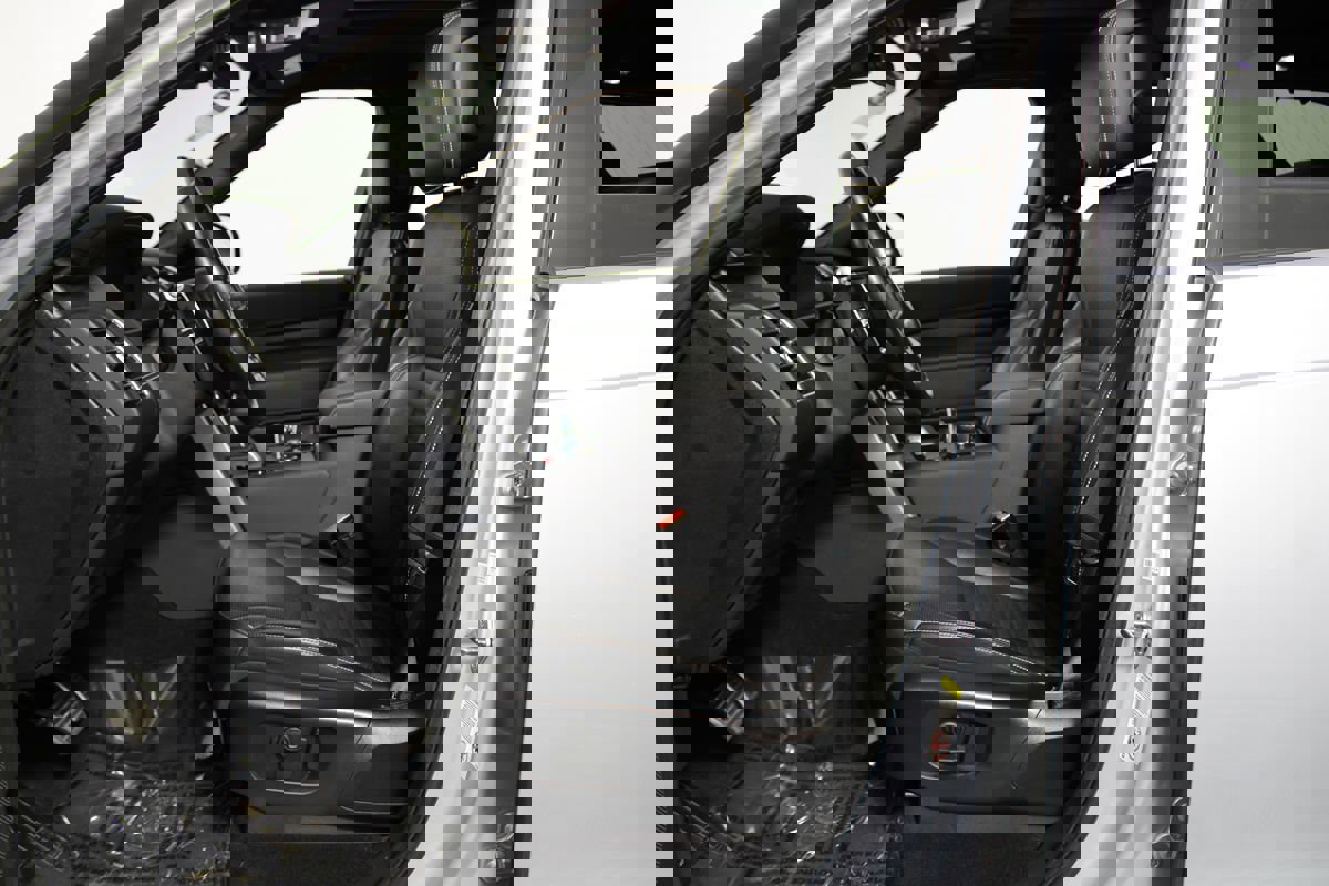 Used 2022 Land Rover Discovery S R-Dynamic image 9