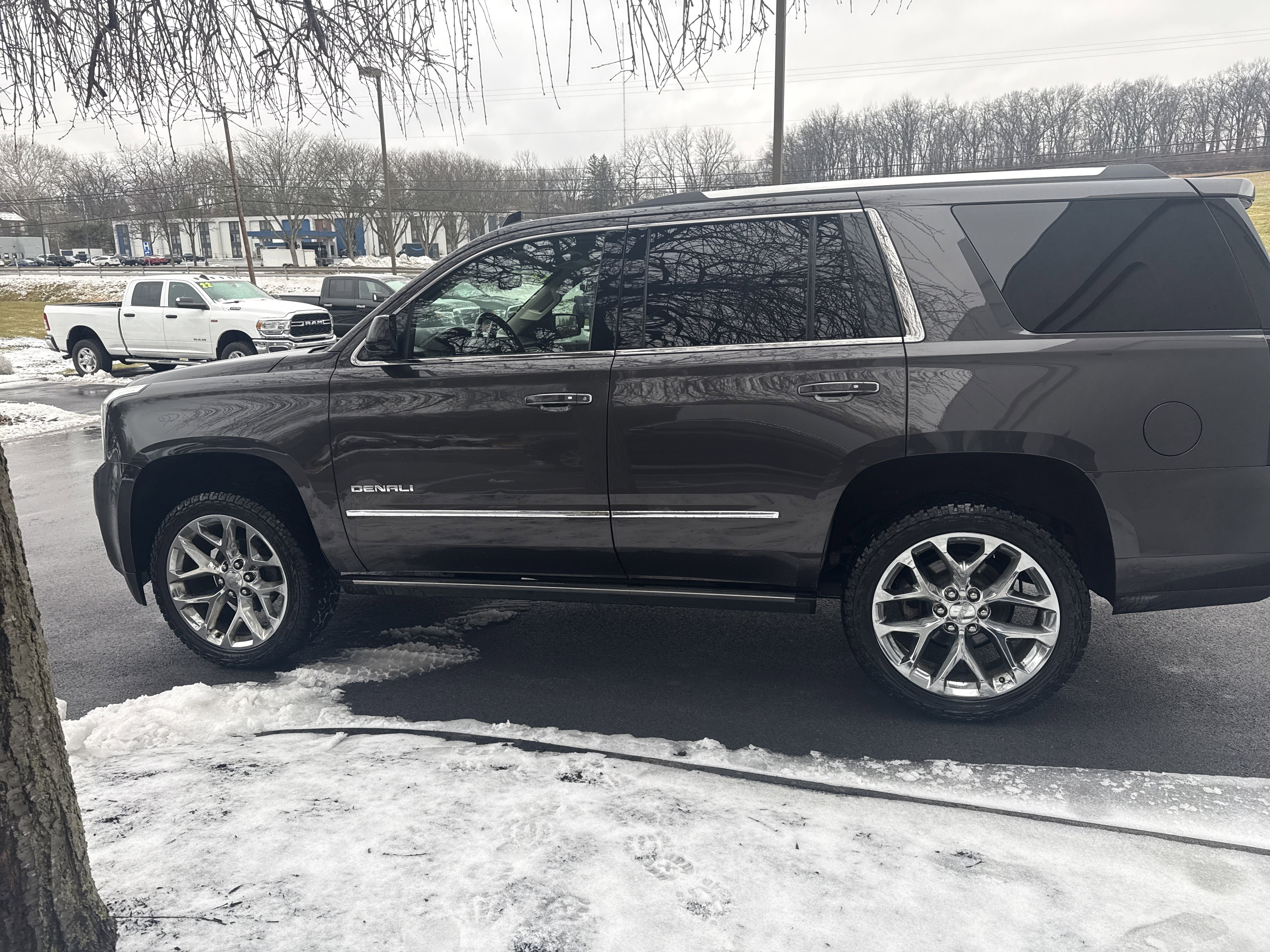 Used 2015 GMC Yukon Denali w/ Premium Package image 7