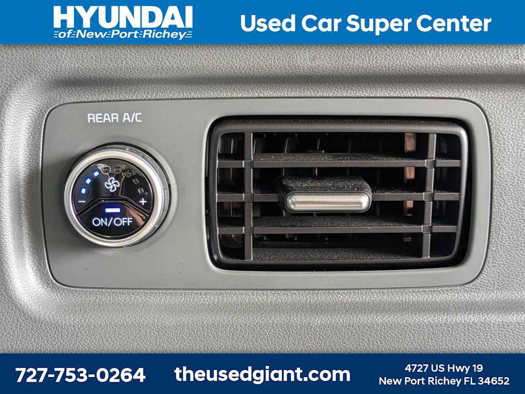 Used 2025 Hyundai Santa Fe SEL FWD image 16