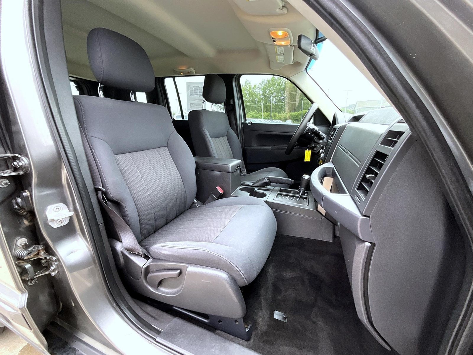 Used 2012 Jeep Liberty Sport AWD/4WD image 17