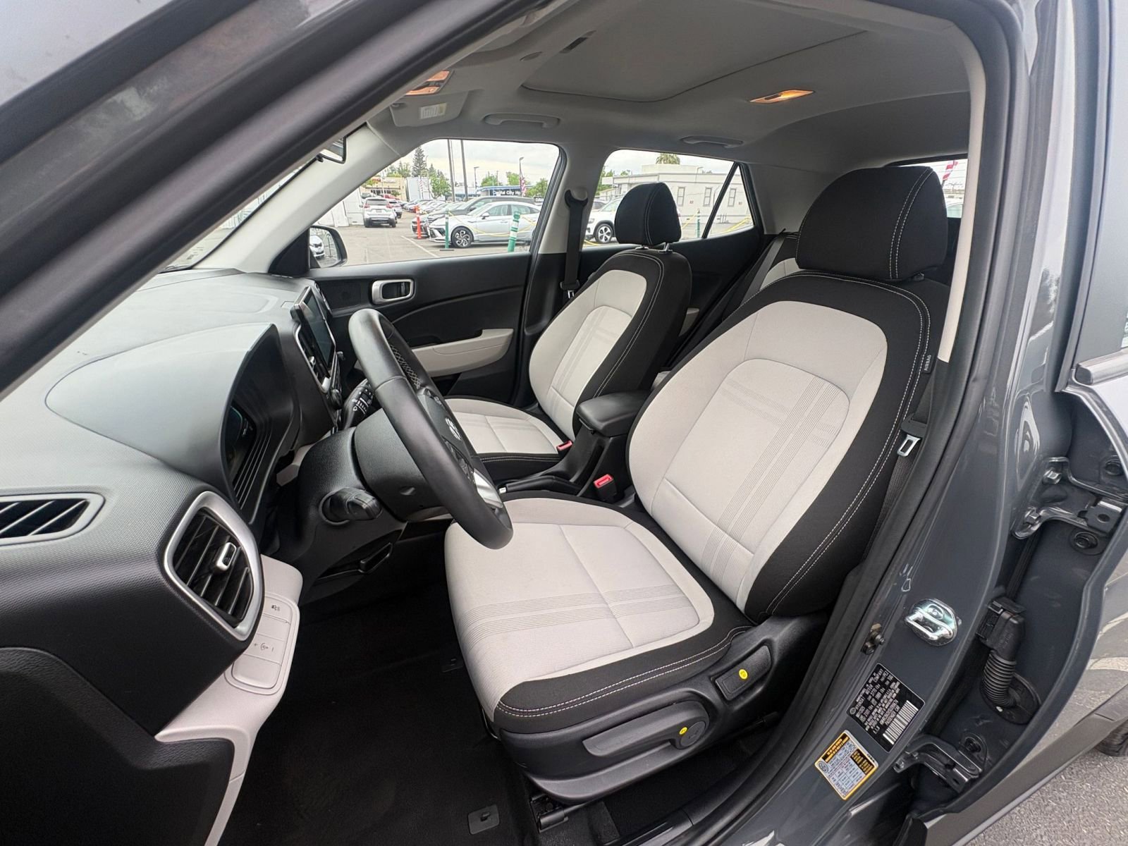 Used 2025 Hyundai Venue SEL image 36