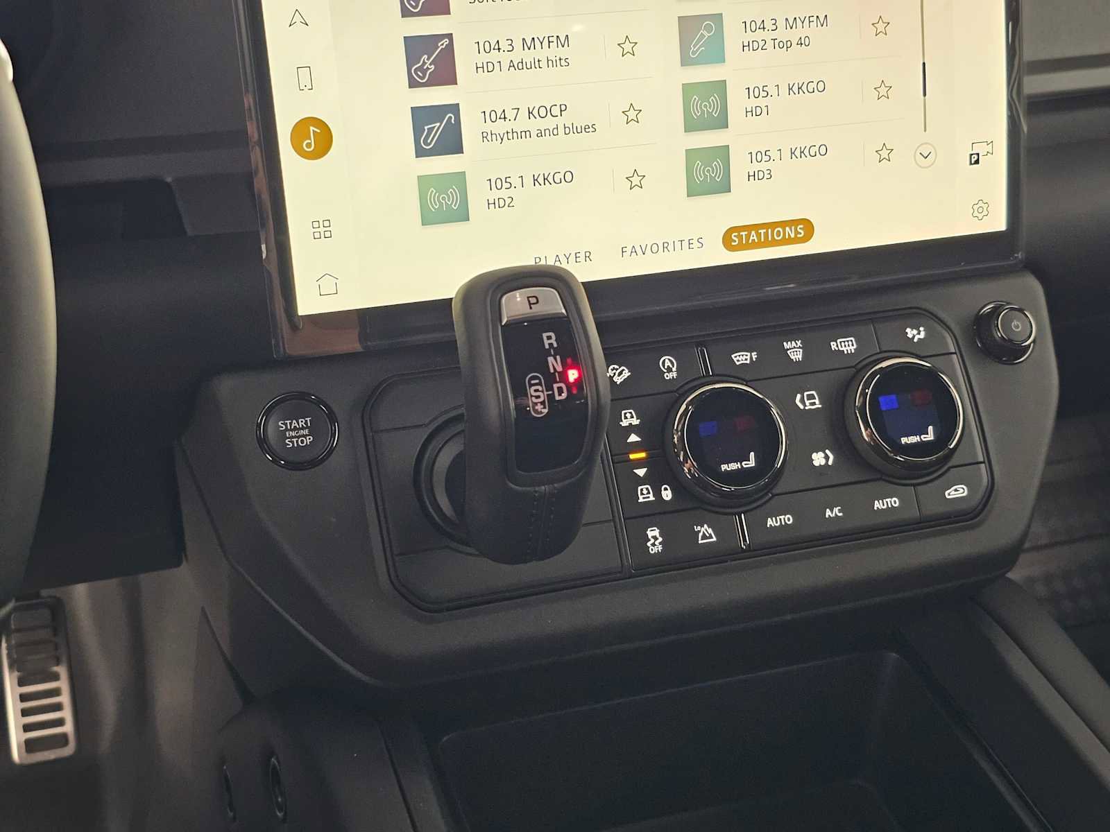 New 2026 Land Rover Defender 110 OCTA image 31