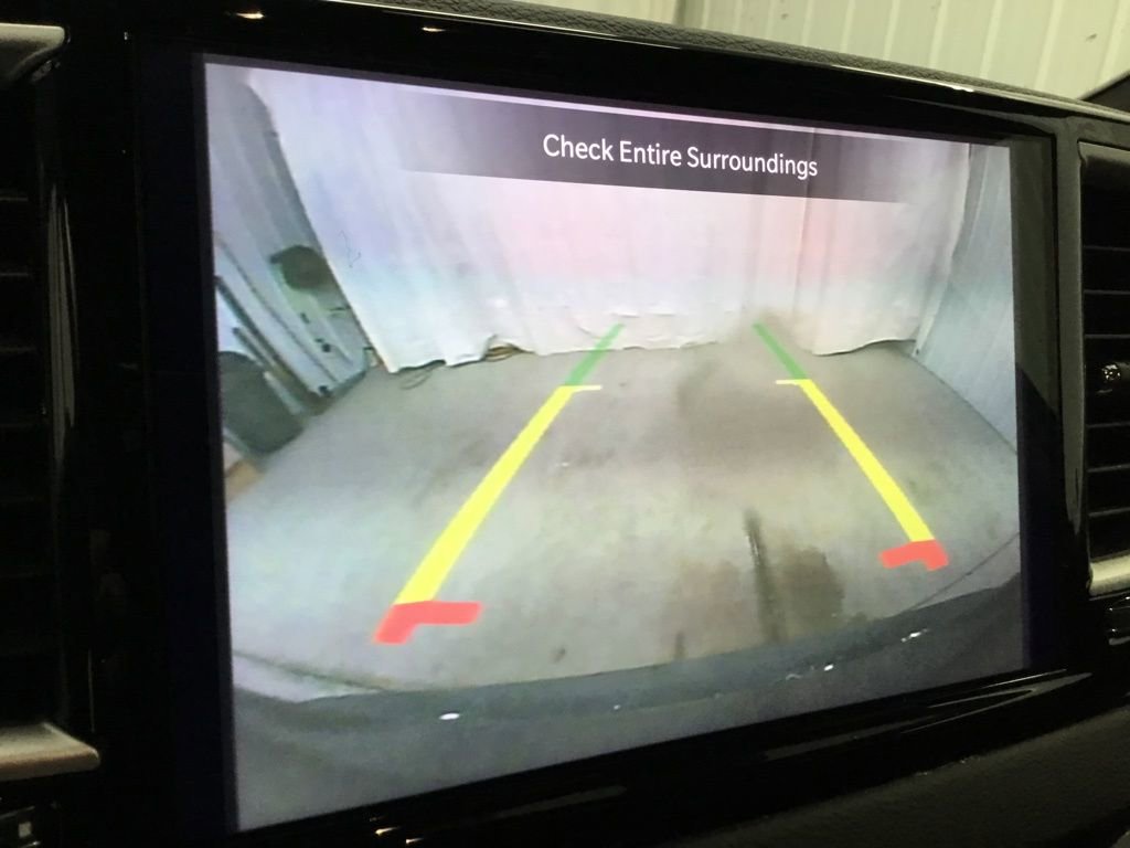 Used 2025 Chrysler Pacifica Select image 11