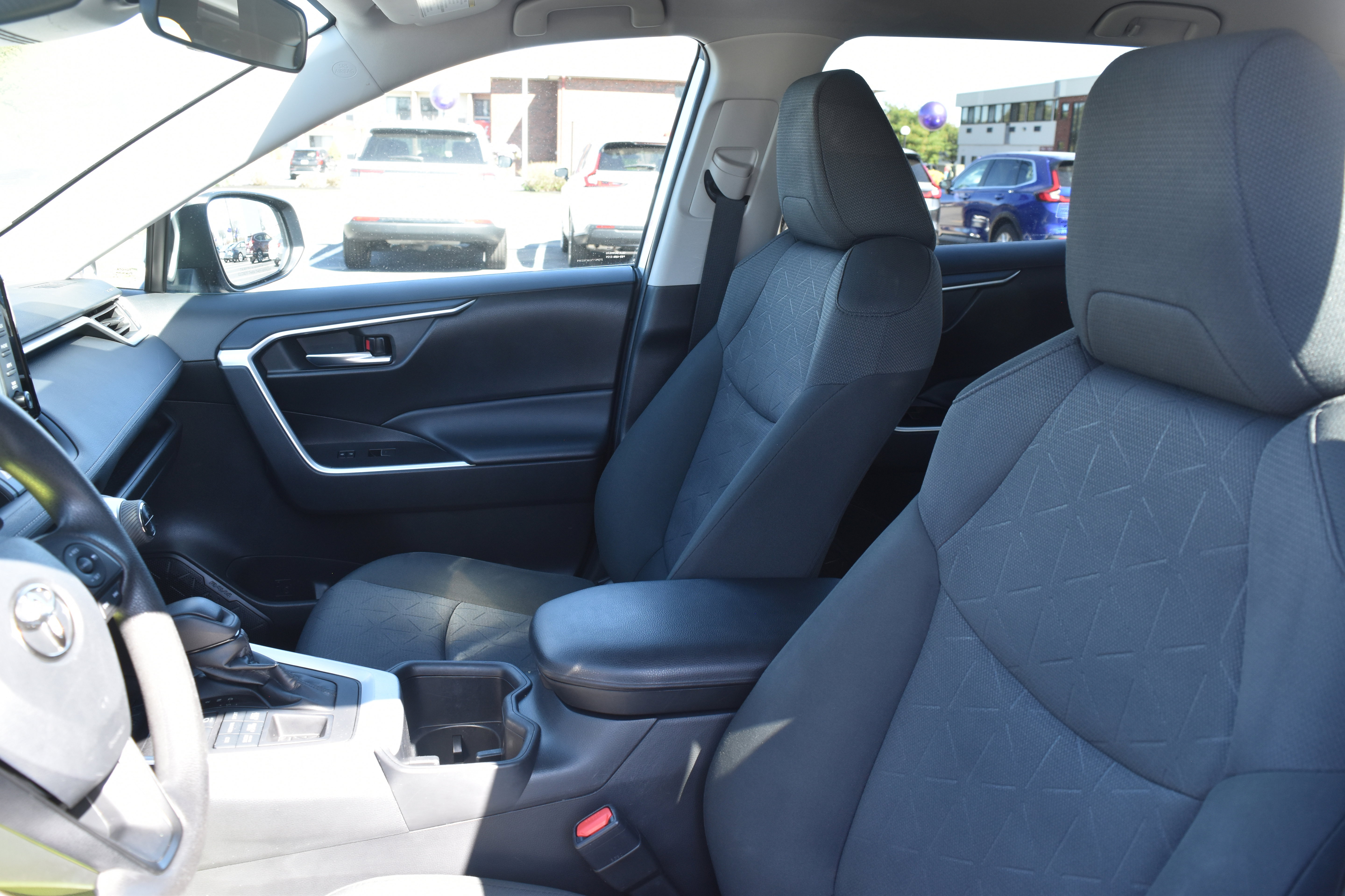 Used 2022 Toyota RAV4 XLE AWD/4WD image 12