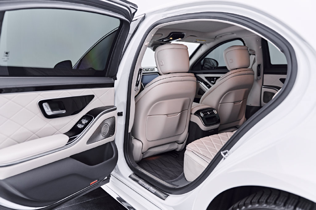 Used 2024 Mercedes-Benz S 580 4MATIC Sedan w/ AMG Line image 26