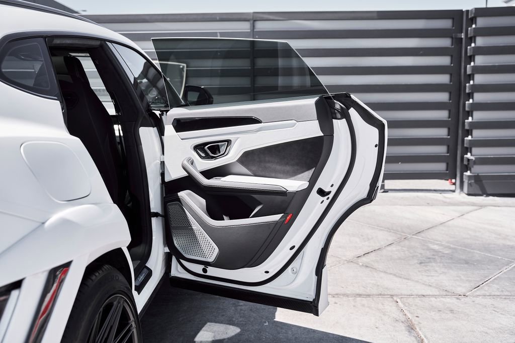 Used 2019 Lamborghini Urus AWD/4WD image 29