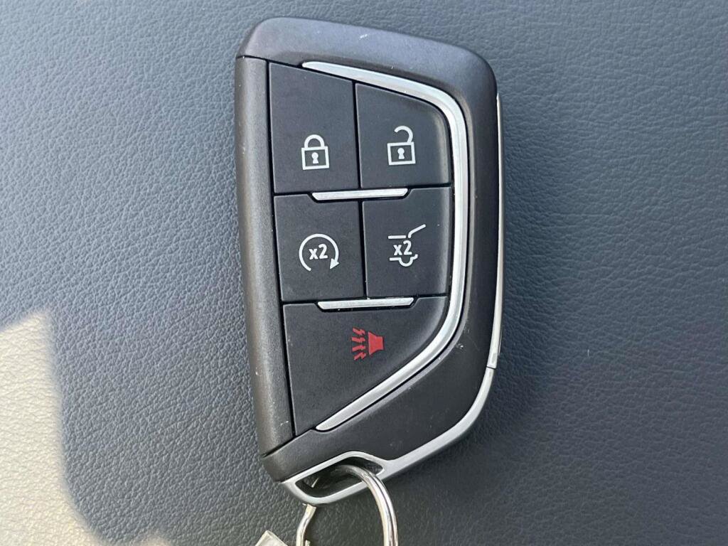 Used 2025 Cadillac Lyriq Luxury AWD/4WD image 4