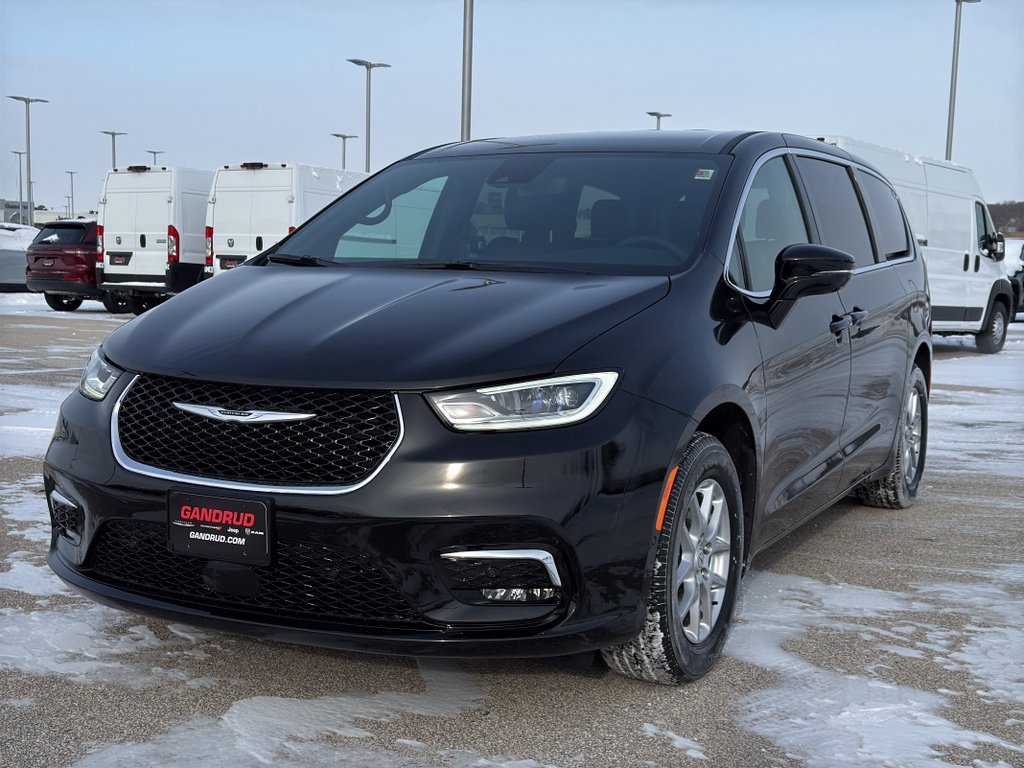 New 2026 Chrysler Pacifica Select image 2