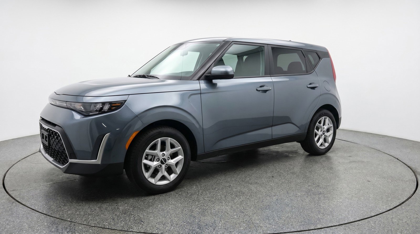 Used 2025 Kia Soul LX w/ LX Technology Package FWD image 3