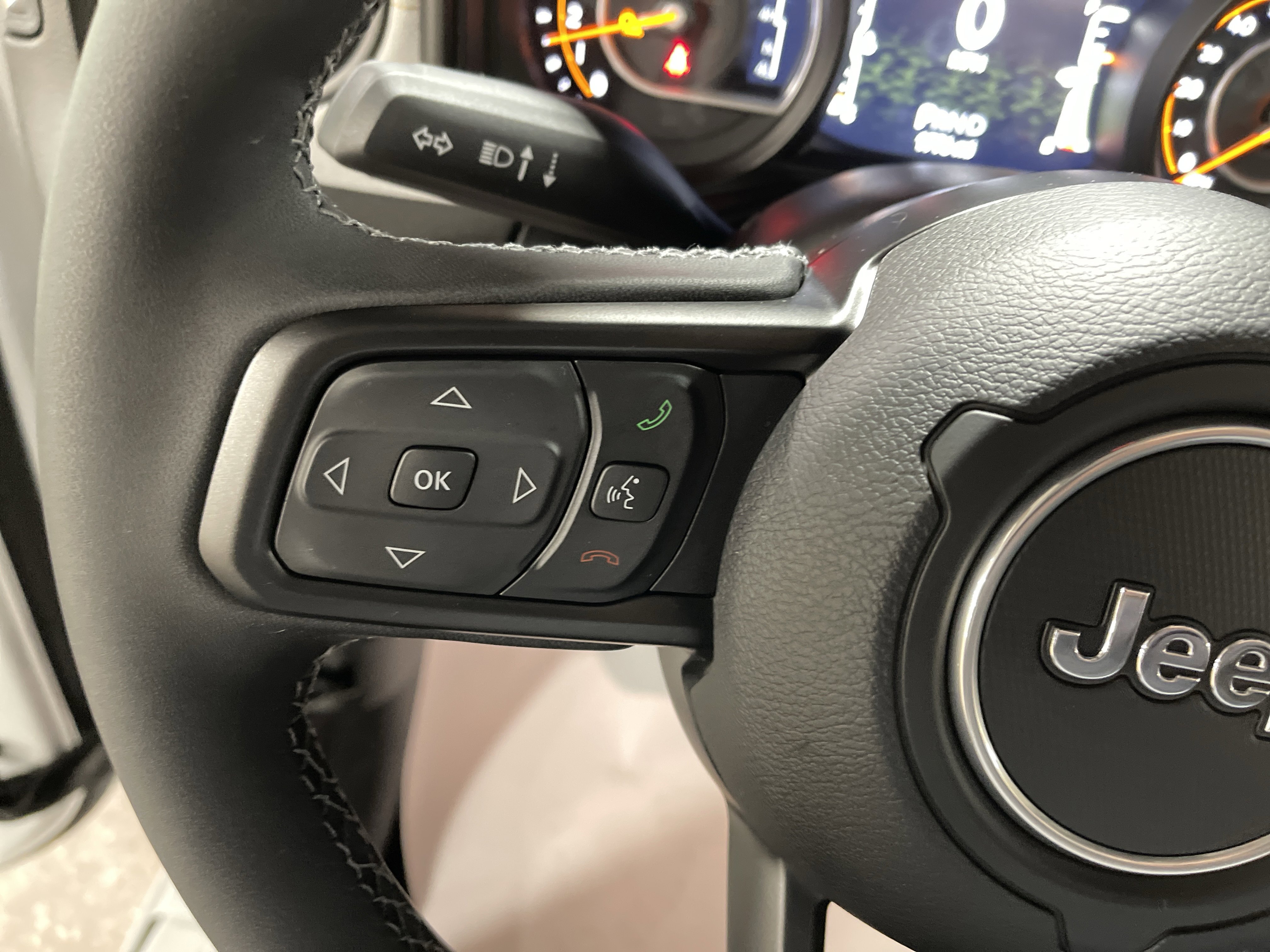 Used 2025 Jeep Gladiator Sport image 18