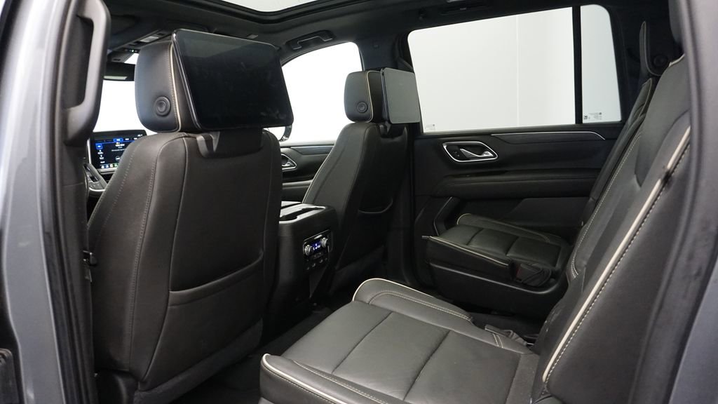 Used 2021 GMC Yukon XL SLT w/ SLT Premium Package image 28