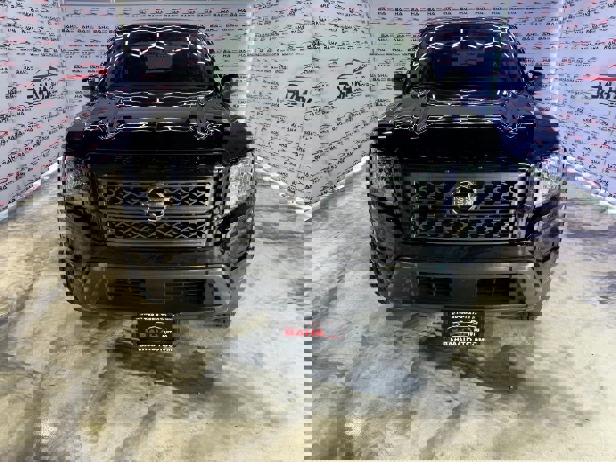 Used 2024 Nissan Frontier SV image 3