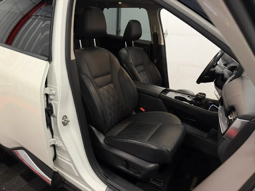 Used 2022 Nissan Rogue Platinum w/ Head-Up Display Package FWD image 44