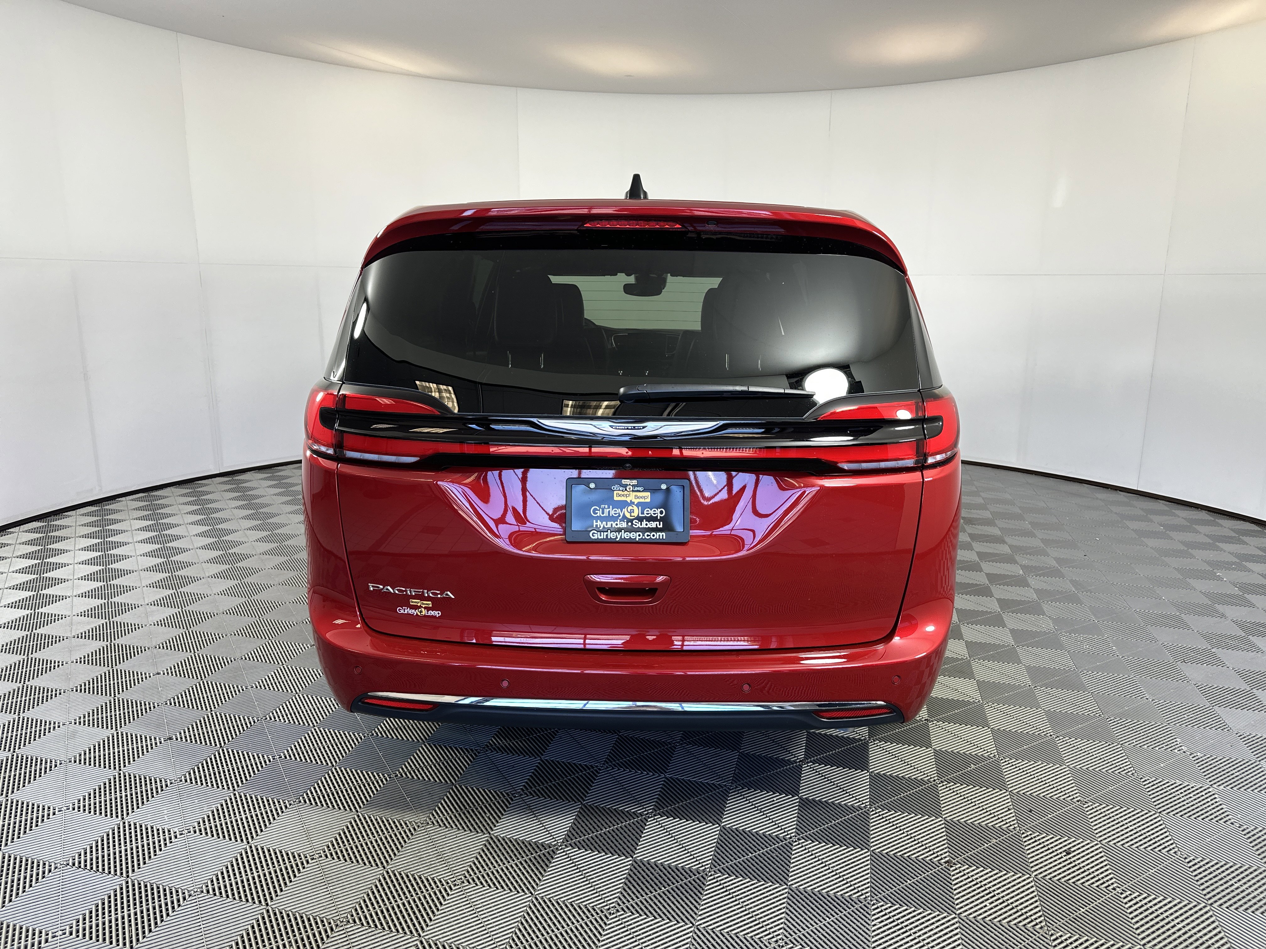 Used 2025 Chrysler Pacifica Select image 10