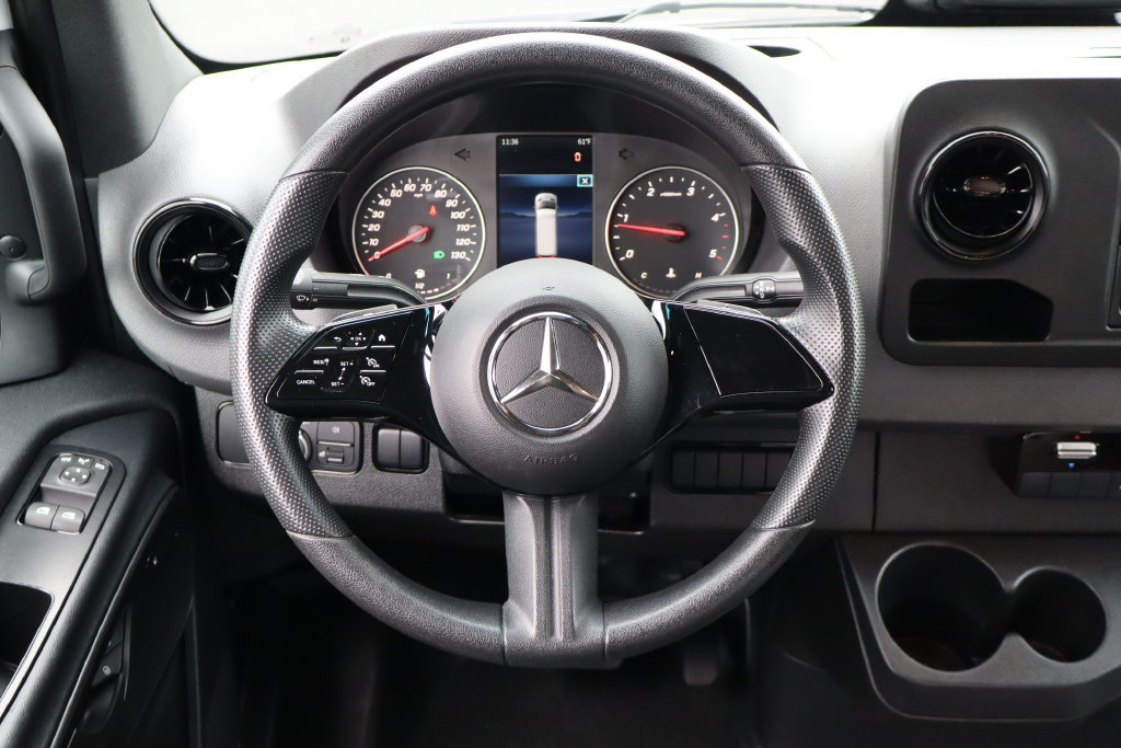 Used 2025 Mercedes-Benz Sprinter 2500 image 21
