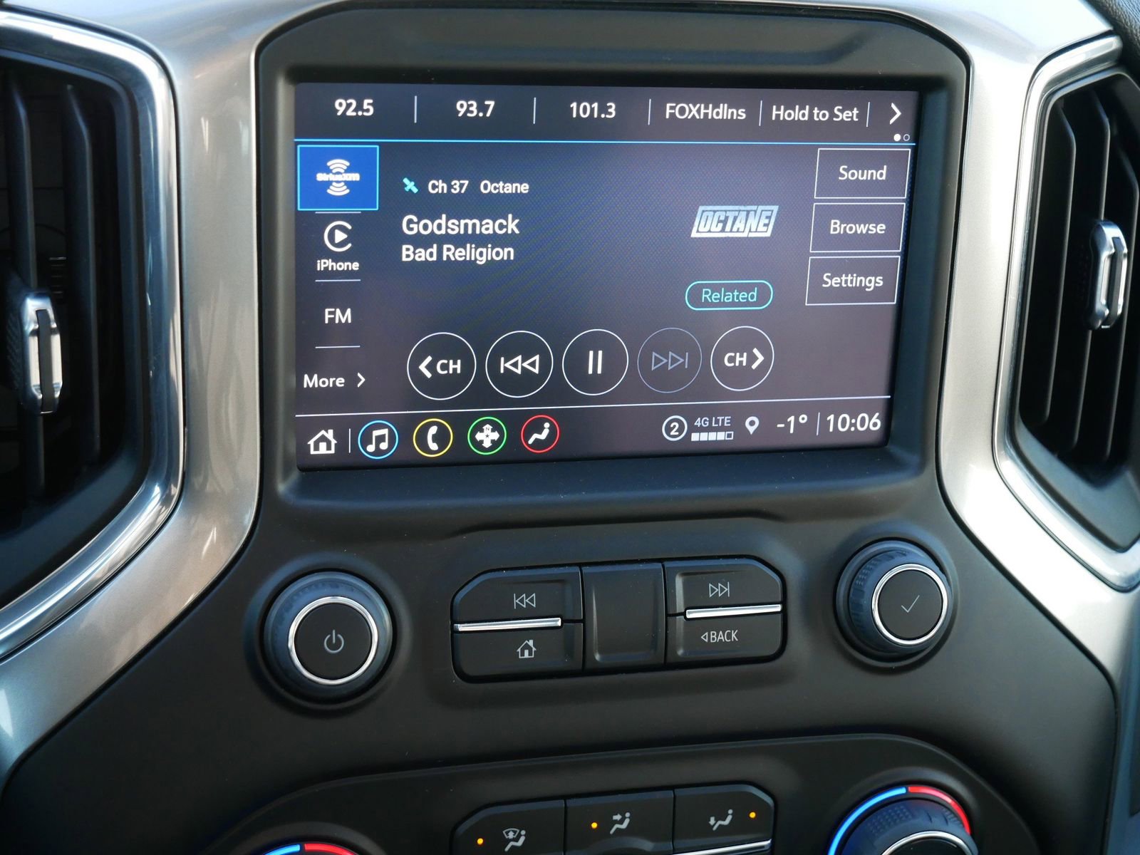 Used 2022 Chevrolet Silverado 3500 LTZ w/ LTZ Convenience Package image 27