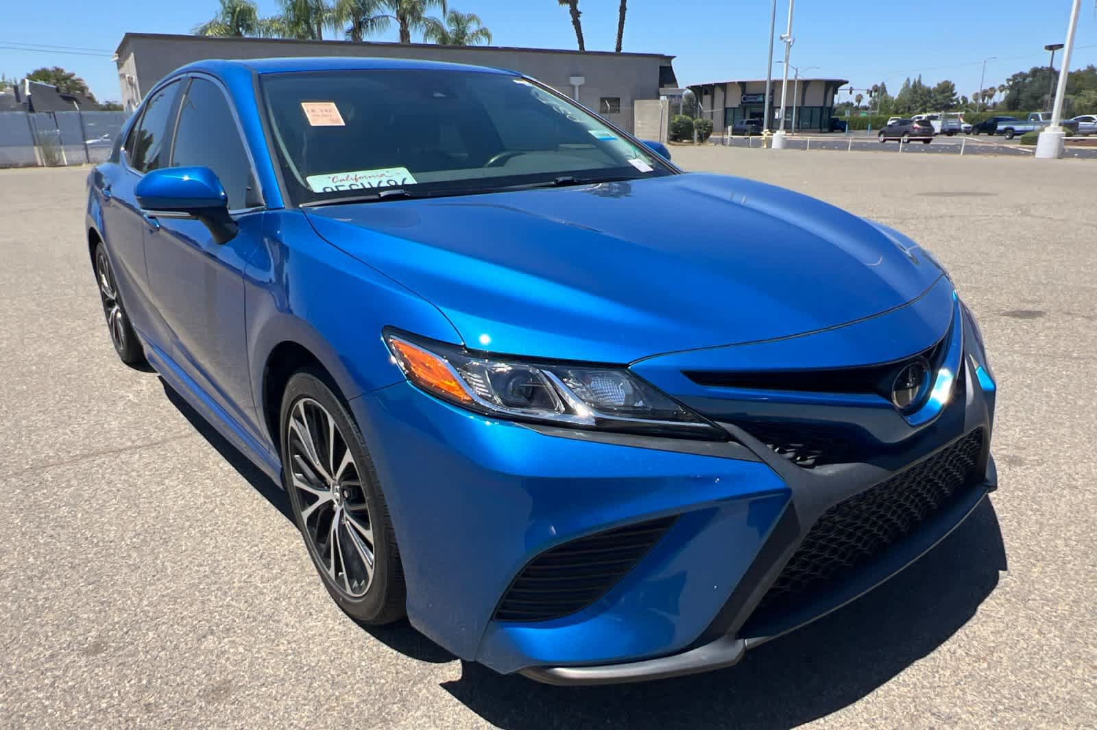 Used 2019 Toyota Camry SE w/ Convenience Package FWD image 3