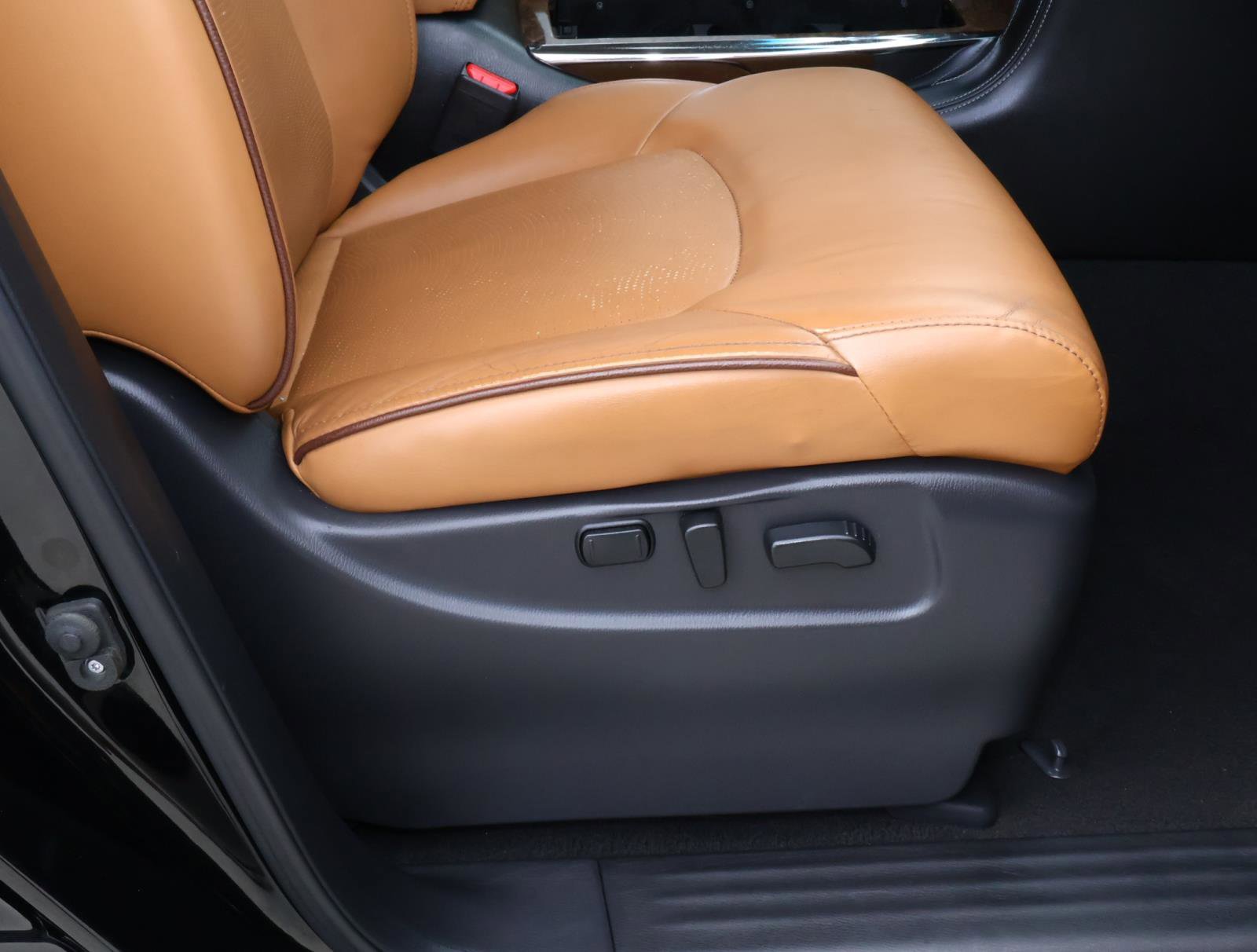 Used 2017 INFINITI QX80 Signature Edition RWD image 17