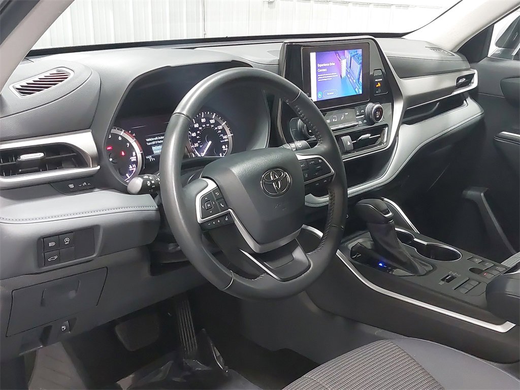 Used 2024 Toyota Highlander LE image 18