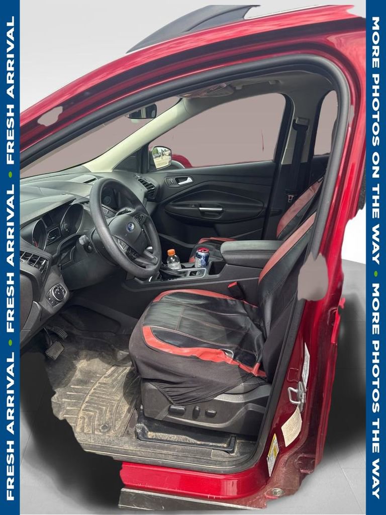 Used 2017 Ford Escape SE w/ Equipment Group 201A AWD/4WD image 1