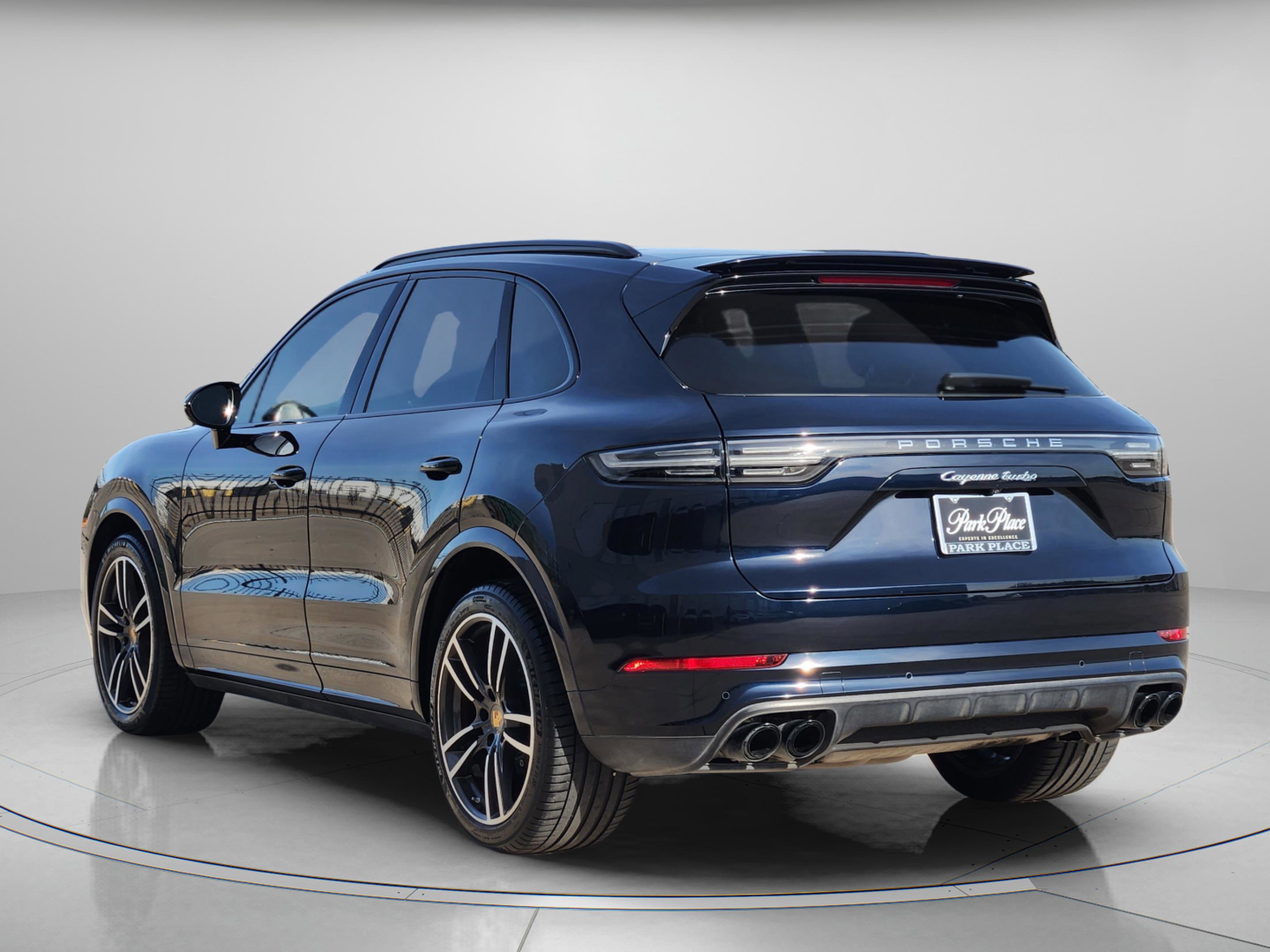 Used 2019 Porsche Cayenne Turbo image 3