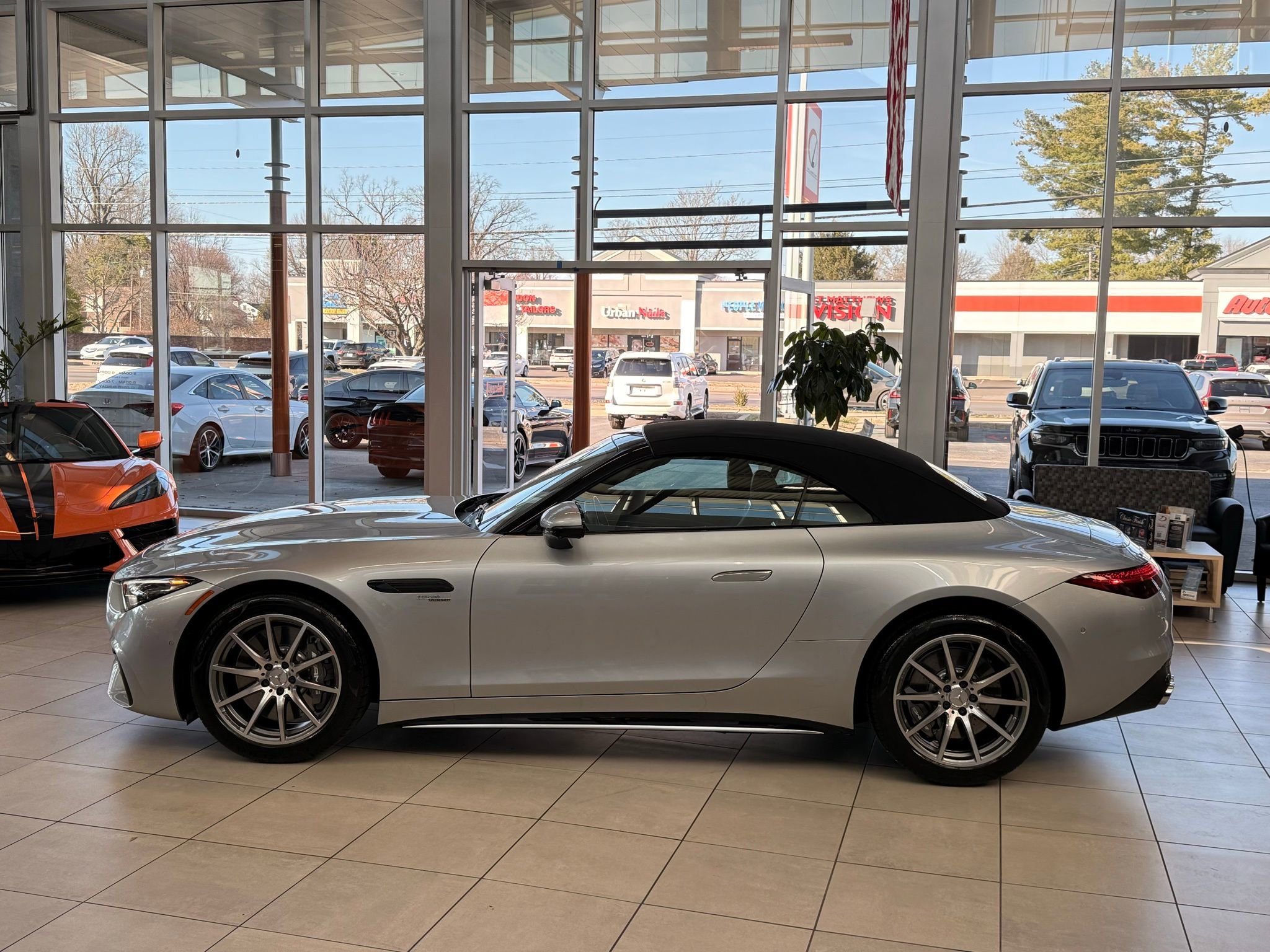 Used 2023 Mercedes-Benz SL 43 AMG w/ Driver Assistance Package image 57