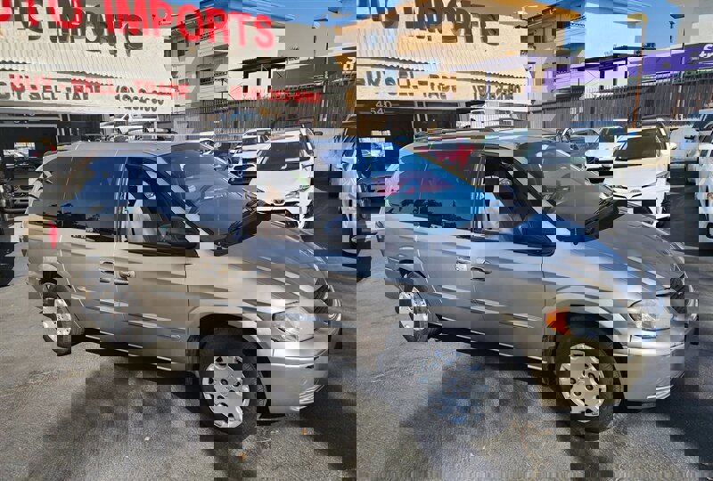 Used 2003 Chrysler Town & Country FWD image 4