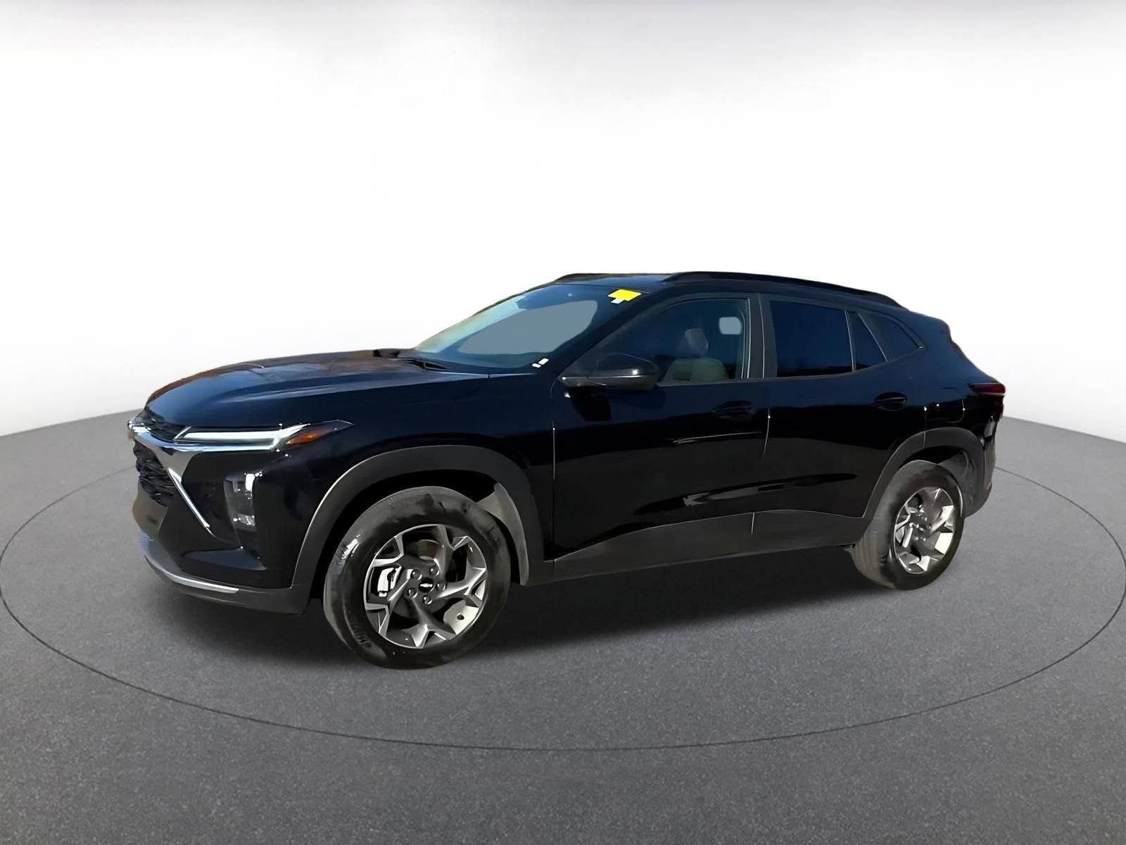 Used 2025 Chevrolet Trax LT w/ LT Convenience Package image 8