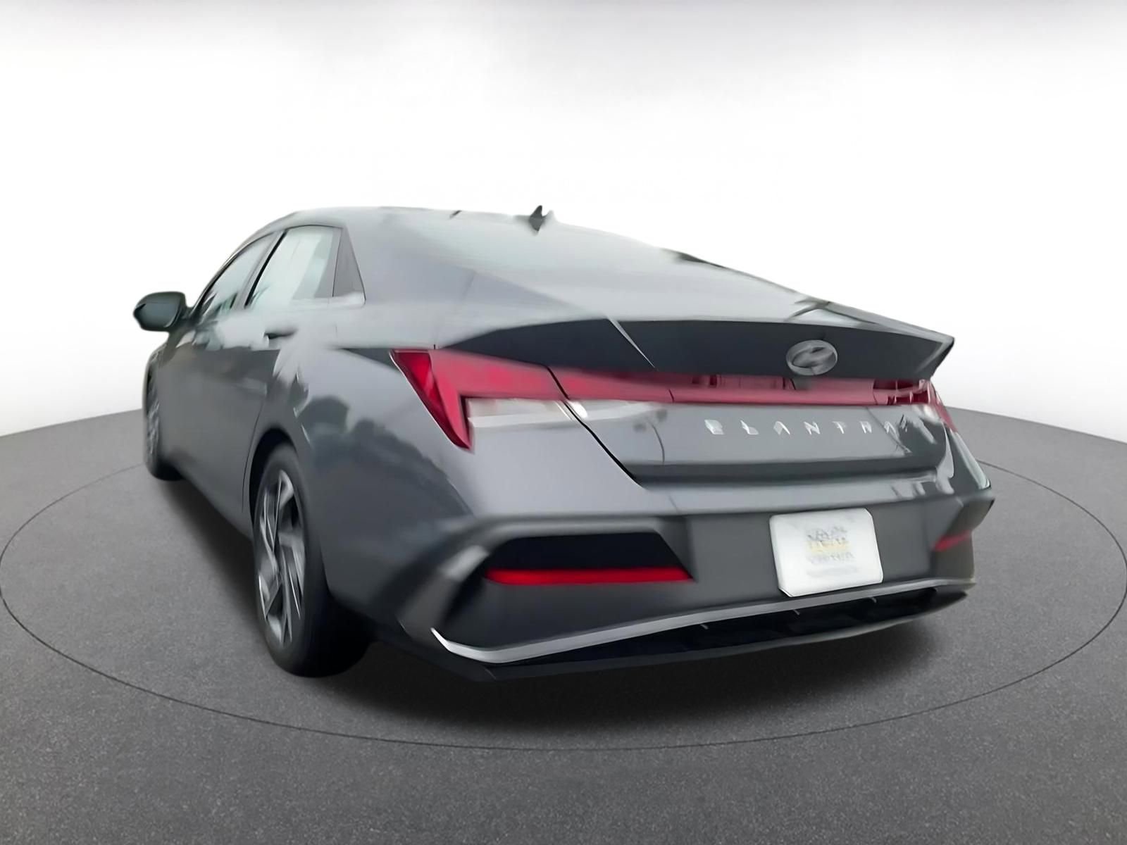 Used 2025 Hyundai Elantra SEL image 11