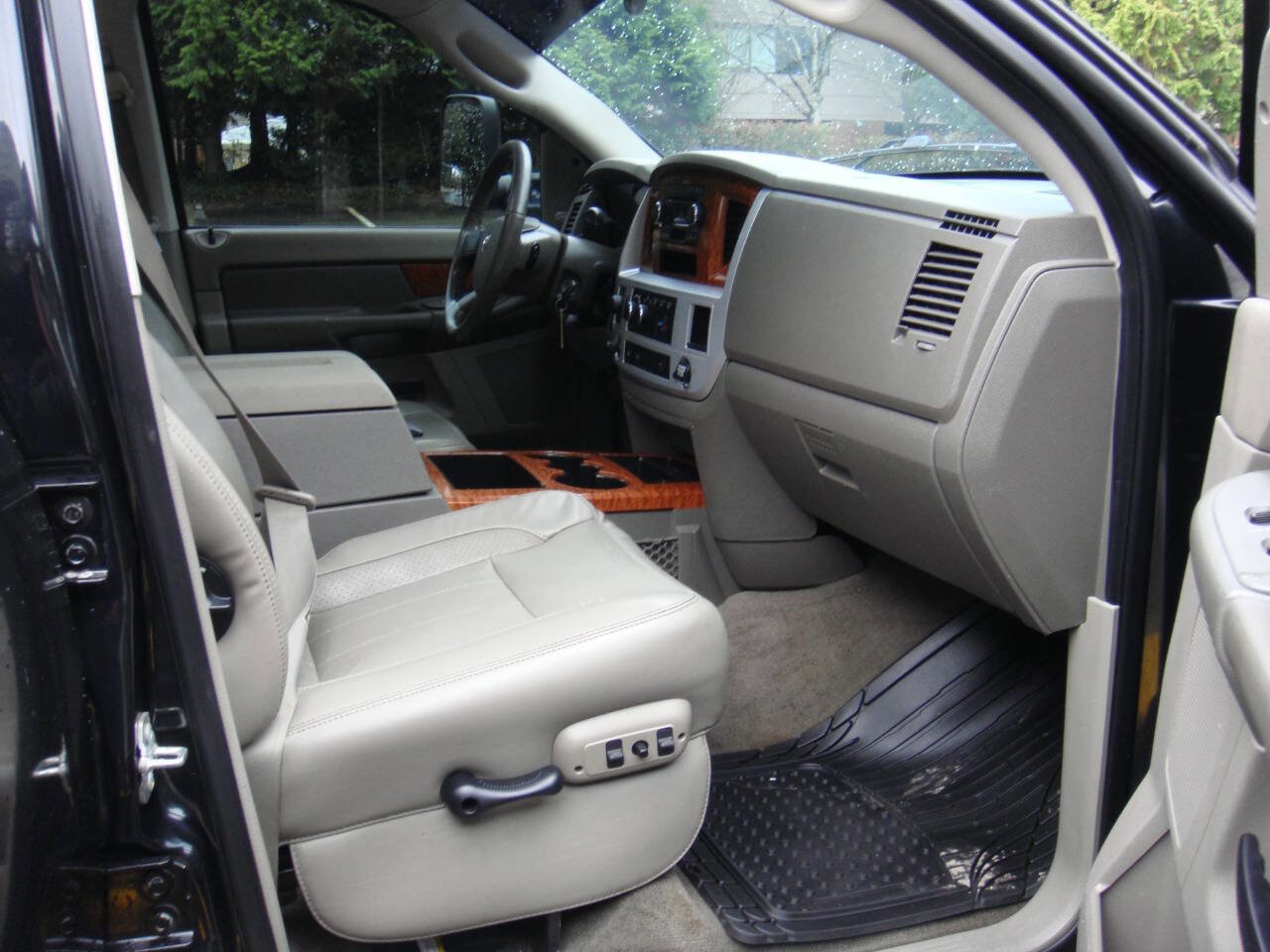 Used 2007 Dodge Ram 3500 Truck Laramie AWD/4WD image 18