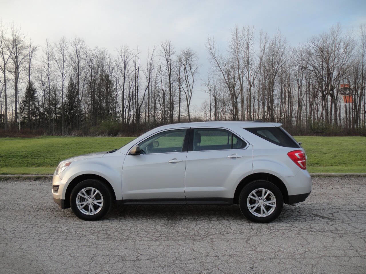 Used 2017 Chevrolet Equinox LS AWD/4WD image 5