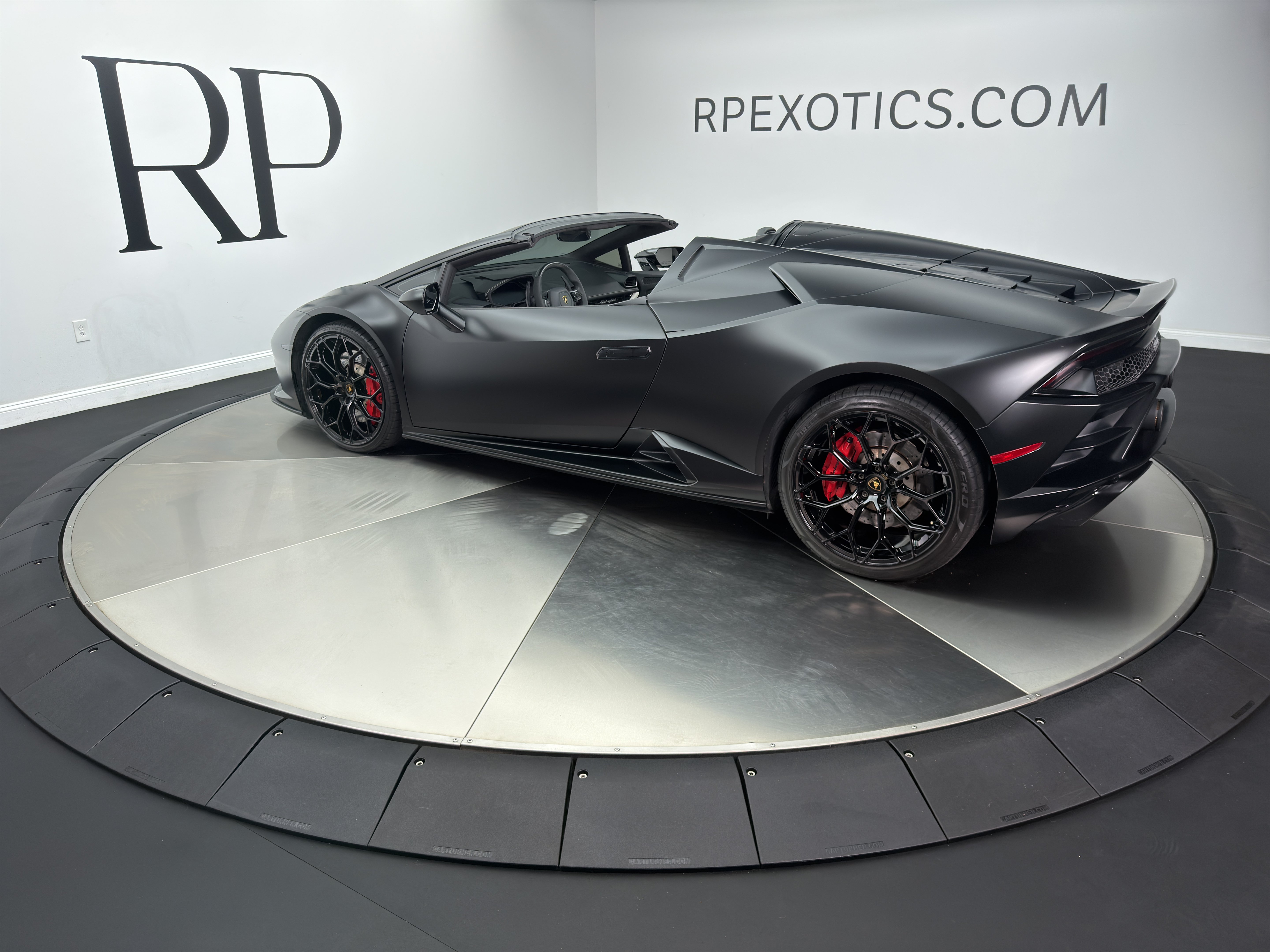 Used 2021 Lamborghini Huracan EVO RWD image 4
